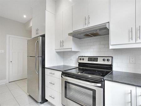 #12, 2 Bed 1 Bath - 4278 Sherbrooke St. West, Westmount