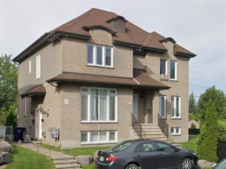 3 CH - 1 SDB - Laval - $2,600 /mo