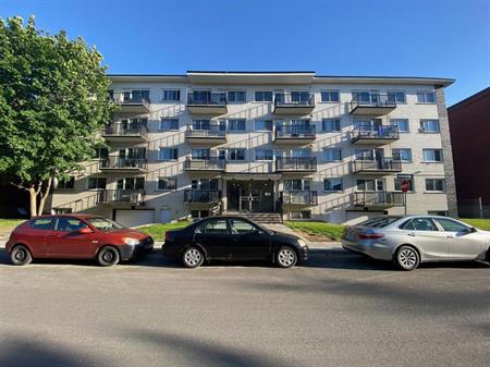 Two-Bedroom (4.5) Large - 2925 Rue Louis-Paré, Lachine