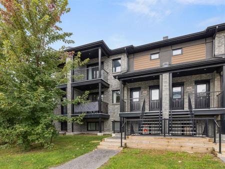 5 1/2 Apt For Rent In A Triplex