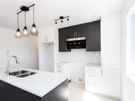 LOGEMENT 4 1/2 HAUT DE GAMME AVEC GARAGE