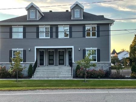 Otterburn Park , Condo 4 1/2 avec garage