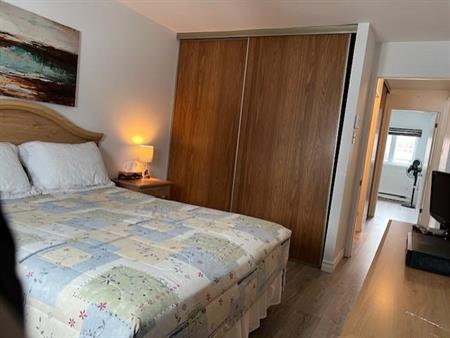 Beau appart 4 1/2. 1 MOIS GRATUIT. semi-meublé, RÉNOVÉ, quartier calme, sécuritaire, libre 1er juillet
