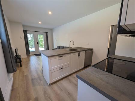 Immeuble - 797-805 King-george 3 ½ à Louer – Entièrement Meublé Et Tout Inclus