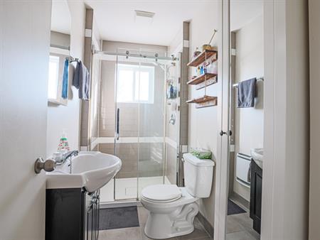 Charmant 3 1/2 Avec 2 Balcons, Repeint