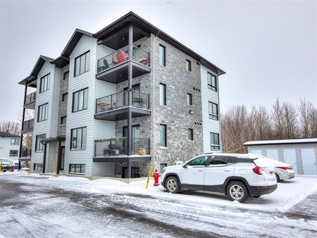 Appartement Saint-Zotique À Louer