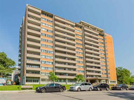 3 ½ - 135 Place Côte-Vertu, Montréal