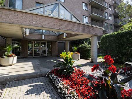 2 Bedroom Available At 2500 Cavendish Blvd., Montreal - 2500 Cavendish Blvd., Montréal