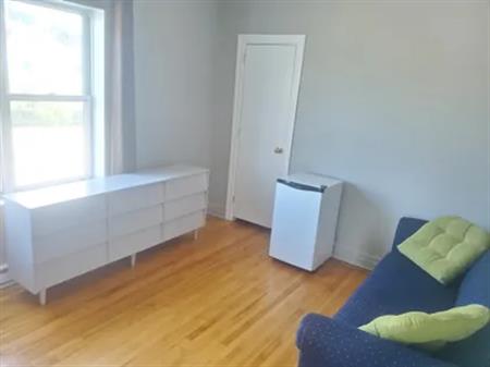 1 room room of 48 m² in Longueuil