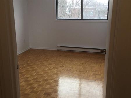 2 CH - 1 SDB - Laval - $1,400 /mo