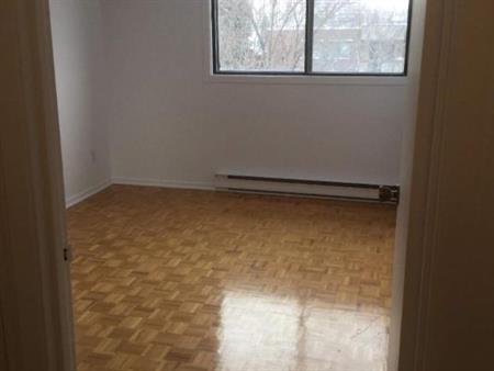 2 CH - 1 SDB - Laval - $1,400 /mo