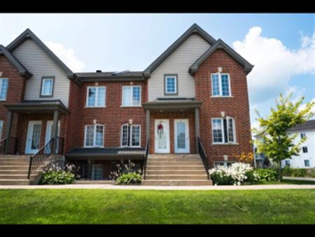 Très Grand 4 1/2 Style Condo