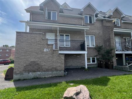 Beau Logement 3 Chambres - Gatineau