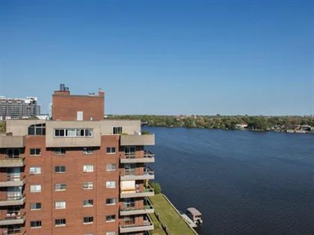 1 room studio of 83 m² in Laval (administrative region)