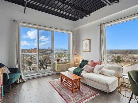 PENTHOUSE CONDO 2 CHAMBRES 1ER JUIN