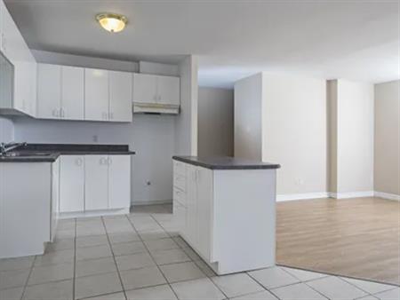 2 rooms apartment of 412 m² in Sherbrooke