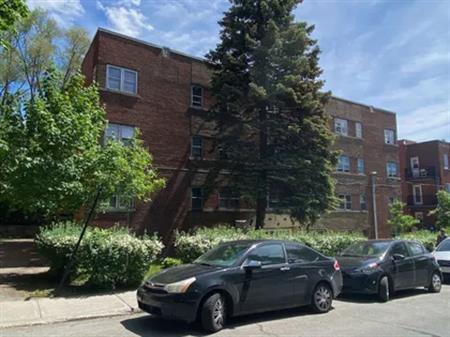 1 room apartment of 44 m² in Montreal