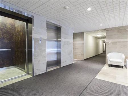 5 rooms apartment of 1044 m² in Sherbrooke