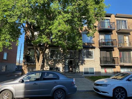 Three-Bedroom (5.5) - 524 23e Avenue, Lachine