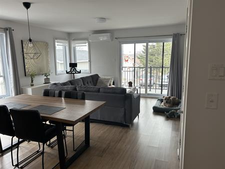Beau 4 1/2 à Louer