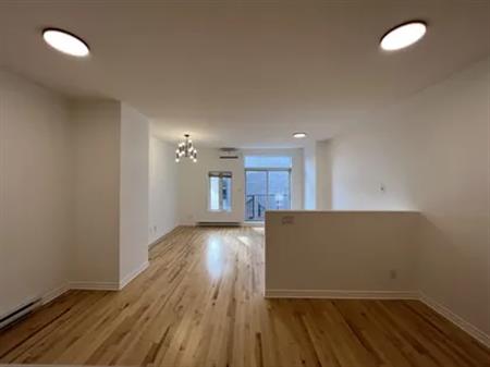 1 room studio of 61 m² in Montreal