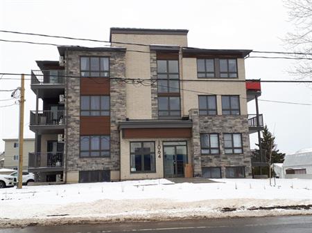 À qui la chance !? Beau logement avec Ascenseur ! 3 1/2, 5 1/2 ou 6 1/2 , Mercier. 1er juillet 2025 !