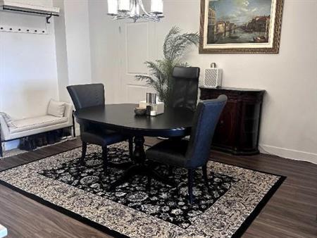 Grand 4 ½ lumineux – Étage supérieur, plafonds hauts