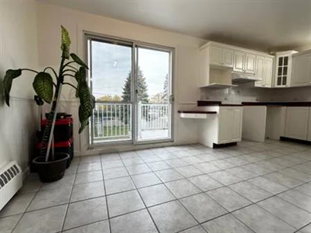 5 rooms apartment of 90 m² in Longueuil