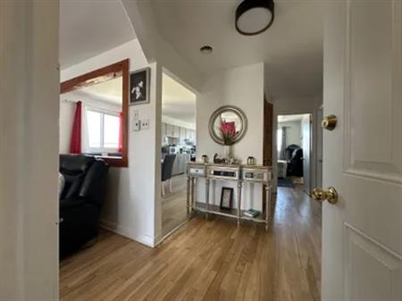 5 rooms apartment of 102m² in Montreal