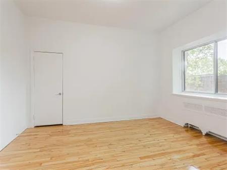 1 room apartment of 81m² in Montreal