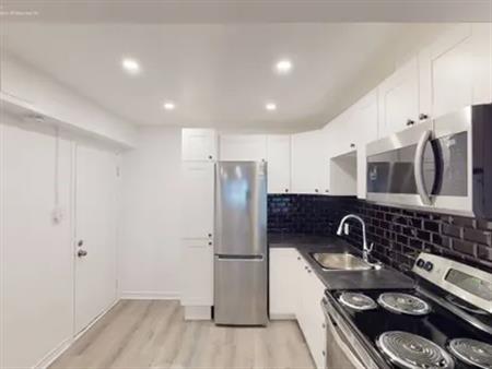 1 room apartment of 64m² in Montreal