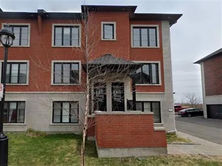 5 rooms apartment of 175 m² in Laval (administrative region)