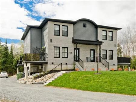 5 rooms apartment of 165m² in Sherbrooke
