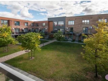 4 rooms apartment of 93 m² in Longueuil