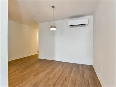 2 rooms apartment of 98 m² in Montreal
