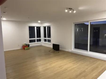 4 rooms apartment of 113m² in Longueuil