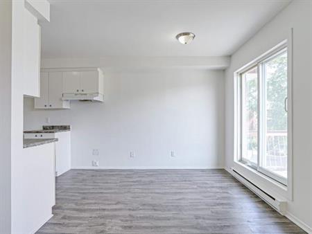 2 CH - 1 SDB - Saint-Eustache - $1,350 /mo