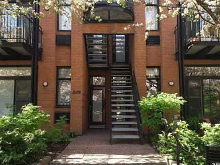 *** Tout meublé - Stationnement int. (optionel au besoin). - pas d'animaux - disponible à partir du 15 octobre 2025 ***