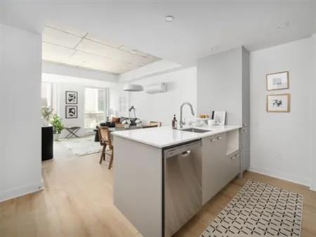 1 room apartment of 180 m² in Montreal