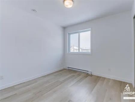 5 rooms apartment of 136 m² in Sherbrooke