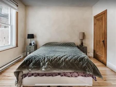 4 rooms apartment of 92m² in Montreal