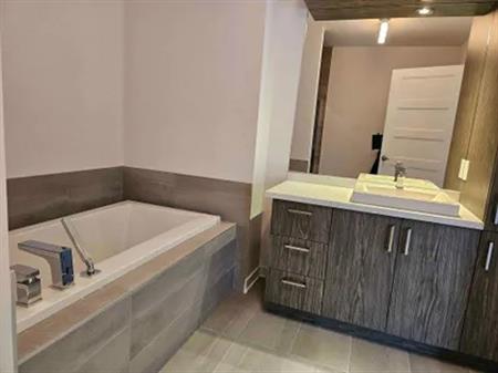 5 rooms apartment of 191 m² in Laval (administrative region)