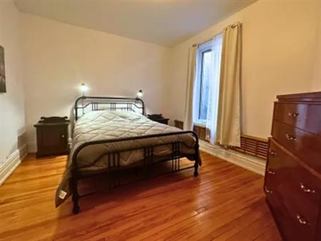 5 rooms apartment of 90 m² in Montreal