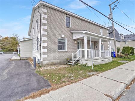 355 Avenue De Buckingham (Buckingham) Duplex De 3 Chambres !