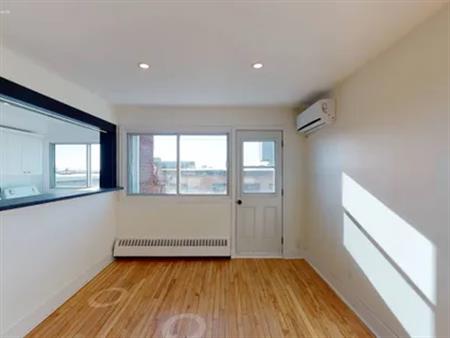 1 room apartment of 61m² in Montreal