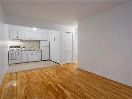 1 room apartment of 35 m² in Montreal