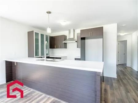 8 rooms apartment of 108 m² in Pincourt