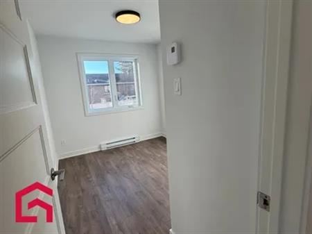 5 rooms apartment of 115 m² in Longueuil