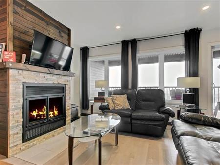 1er JUILLET 2025 Belle maison de ville près du Mont-Sainte-Anne, meublé et tout inclus, 3CH, 2SDB, peut accommoder 8 personne