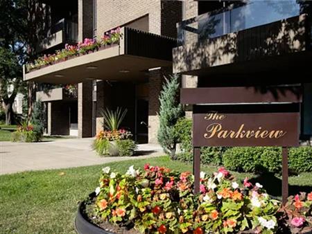 1 room apartment of 105 m² in Westmount
